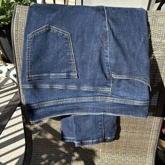 Women’s Torrid super soft jeans - Picture 3 of 5